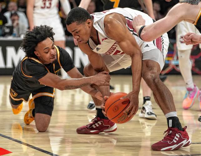 UMass’ Keon Thompson (5) tries to hold possession of the ball under pressure from VCU during the Minutemen’s Atlantic 10 Conference quarterfinal game on Thursday at Barclays Center in Brooklyn, N.Y.