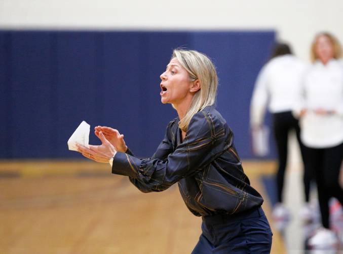 Smith College head coach Lynn Hersey in the third quarter against WPI on Saturday at Ainsworth Gymnasium in Northampton.
