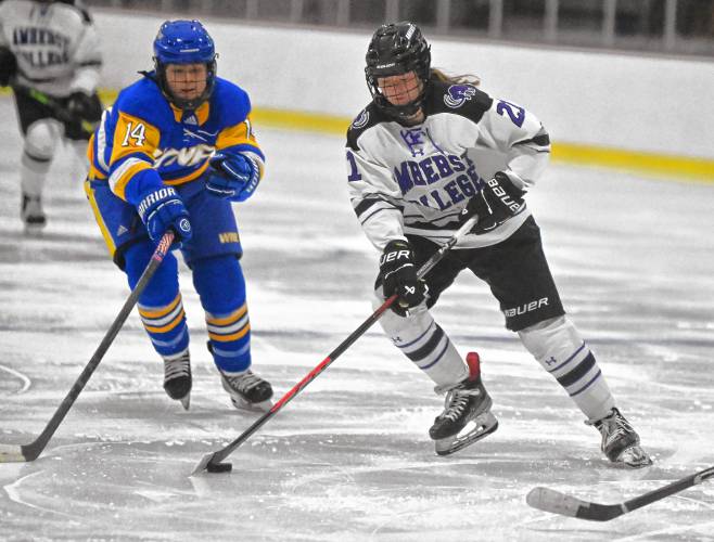 Amherst College’s Clare O’Connor looks for a shooting window through the Western New England defense during the Mammoths’ 4-2 win over WNE on Tuesday night at Orr Rink.