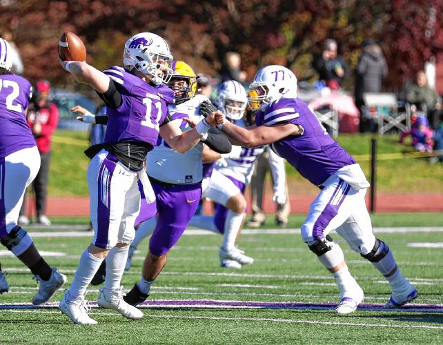 Amherst College quarterback Mike Piazza tosses a pass during the Mammoths’ 21-14 win over Williams on Saturday at Pratt Field in Amherst.