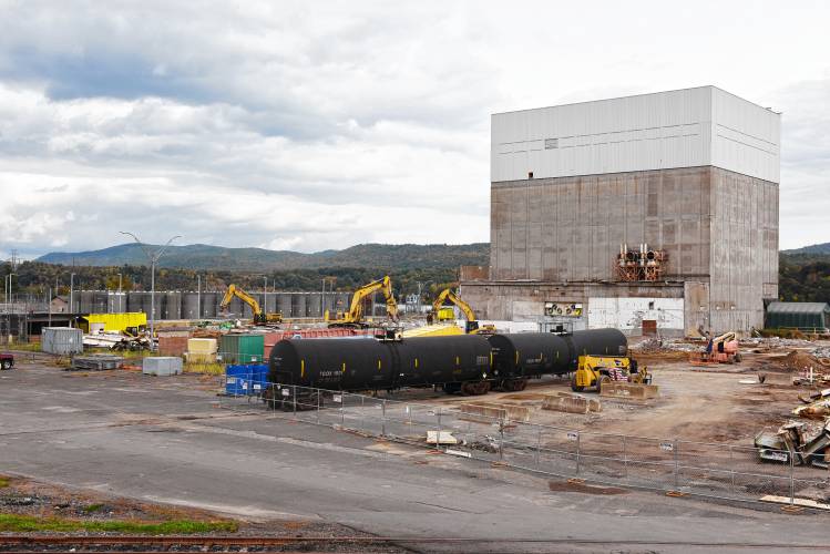 The former Vermont Yankee nuclear power plant, with the reactor containment building still standing and the vertical cylinders at left containing the spent fuel rods, in Vernon, Vt. 