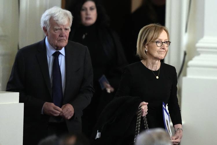Judy Woodruff and her husband Al Hunt arrive for a tribute service for former first lady Rosalynn Carter at Glenn Memorial Church at Emory University on Tuesday, Nov. 28, 2023, in Atlanta. (AP Photo/Brynn Anderson, Pool)