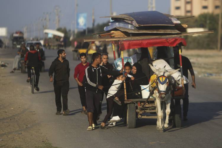 Palestinians flee the Israeli ground offensive in Khan Younis, Gaza Strip, Wednesday, Dec. 6, 2023. (AP Photo/Mohammed Dahman)